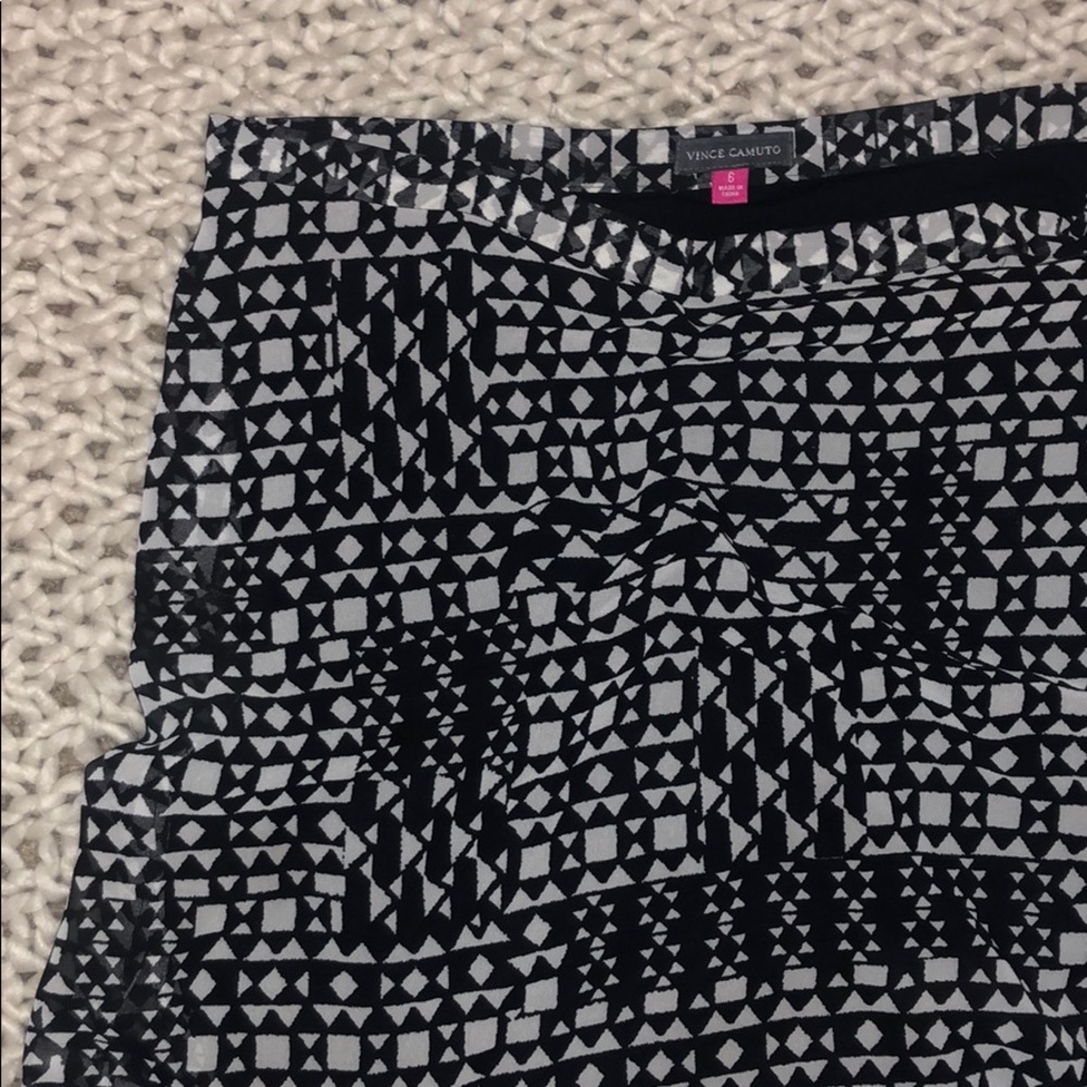 Vince Camuto Skirt! Black & White Size 6! 🖤